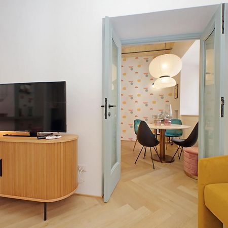 Ych-Colorful And Classy Apartment Near Fori Imperiali Rome Buitenkant foto